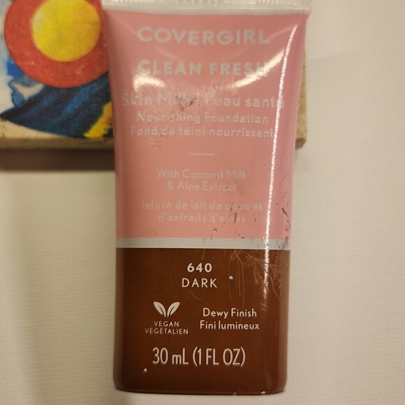 COVERGIRL Clean Fresh Skin Milk Foundation - 640 Dark - Picture 10 of 11